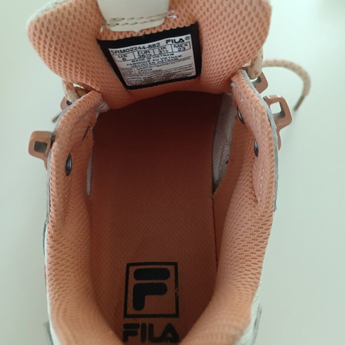 Fila women's chunky fashion sneakers size 36.5 like new, white and salmon