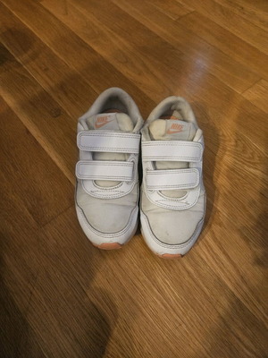 Nike αθλητικά παιδικά μεταχειρισμένα Νο 28,5 για κορίτσι
