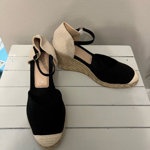 Sfera black platform shoes new, size 39