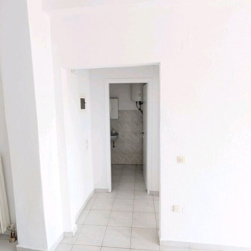 Γκαρσονιέρα 60 τ.μ. με δύο βεράντες στο κέντρο της Καρδίτσας