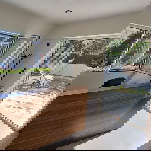 Επαγγελματικός χώρος 160 τ.μ. στη Λυκόβρυση με μεγάλη αυλή