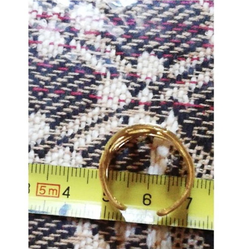 Open ring like new, gold color