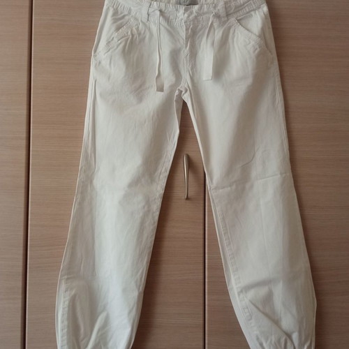 White Zara pants used, medium size, ankle drawstring