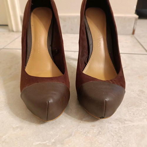 Stradivarius Bordeaux pumps like new with suede fabric and hidden platform