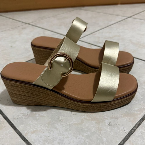 Laura Virgili gold platform sandals size 38, like new