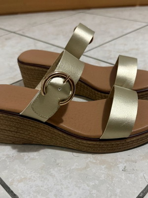 Laura Virgili gold platform sandals size 38, like new