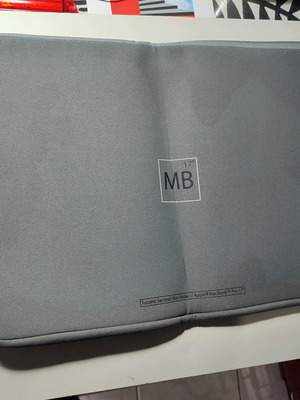 Tucano case for MacBook Pro 17 used with moisture marks