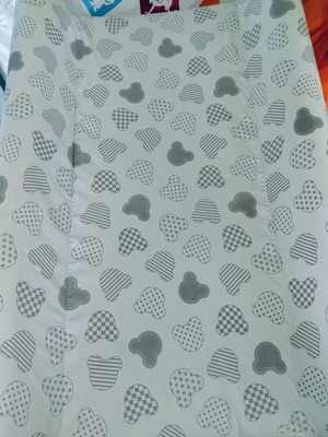 Changing pad and baby bath like new