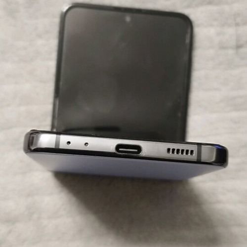 Samsung Z Flip 4 used, lilac with broken screen for parts or repair