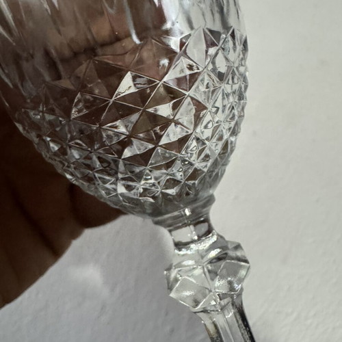 Regency Vino stemmed wine glasses with embossed decorative pattern