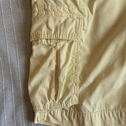 Tommy Hilfiger Butter Yellow Cargo Shorts XL relaxed fit like new