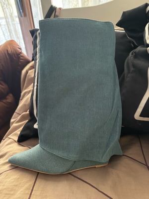 Denim boot new with very comfortable heel size 40 blue