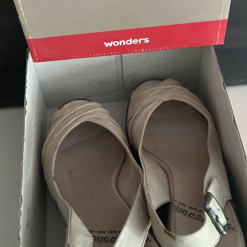 Wonders Leather Wedge Sandals like new, size 39, beige