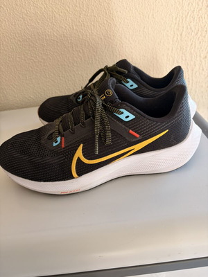 Nike Air Zoom Pegasus 40 unisex sneakers like new, black, size 40