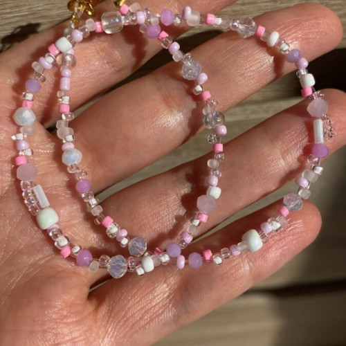 Handmade bracelet and earrings set in pink shades