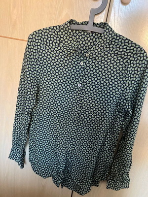 Shirt medium black with green flower like new