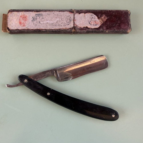 KAMA vintage straight razor with original case