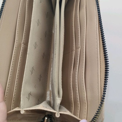 Verde women's wallet like new, beige