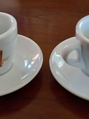 Set of 2 Lumidis Archontikos collectible coffee cups like new