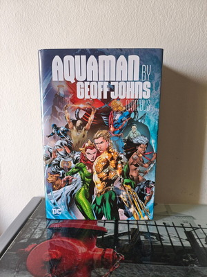 Aquaman by Geoff Johns Omnibus like new