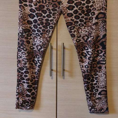 Leopard print elastic leggings like new, one size