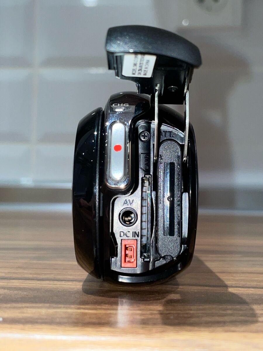 Samsung SMX-C10 Metalic Red camcorder new - € 49,99 - Vendora.cy