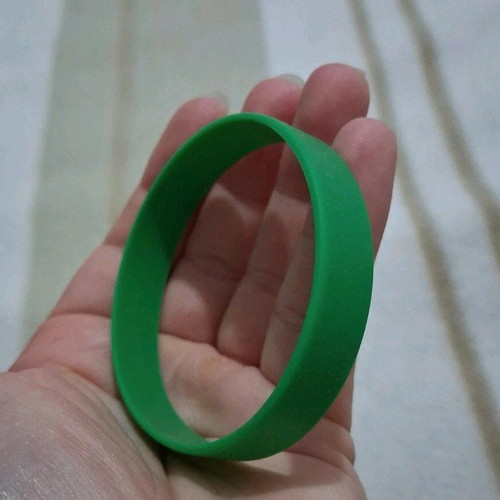 Green rubber bracelet like new