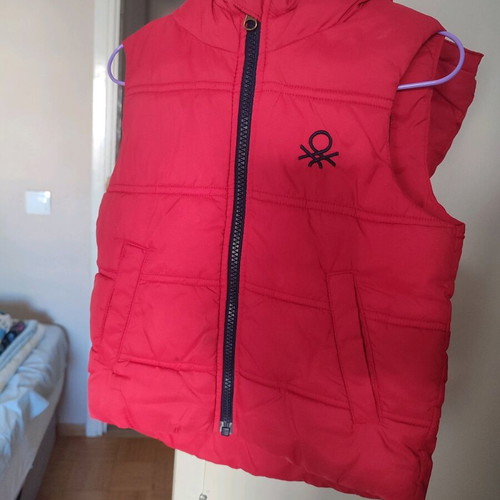 Benetton kids red sleeveless vest used for 2-3 years