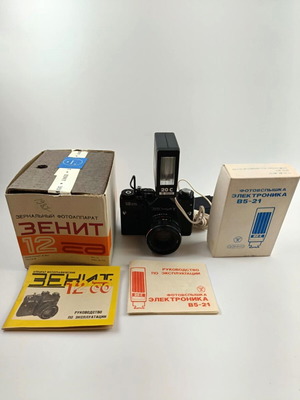 Zenit 12 CD φωτογραφική μηχανή με φακό Helios και φλας, άριστη κατάσταση