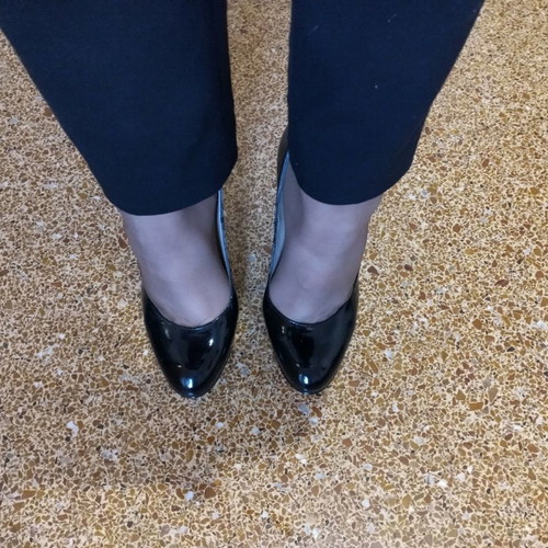 Patent leather pumps used size 37, leather with red sole