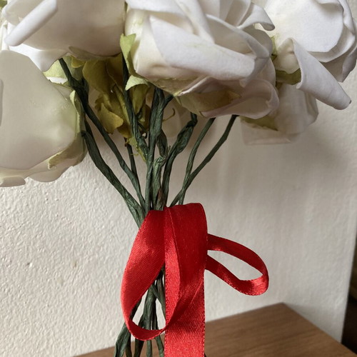 Artificial roses pack of 12, wire stems, like new
