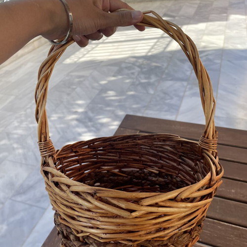 Straw basket like new