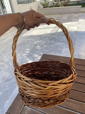 Straw basket like new