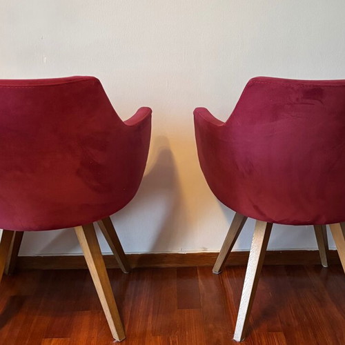 Armchairs set of 2 with burgundy velvet upholstery and oak legs like new