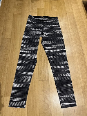 Adidas sports leggings like new, soft fabric, black and white