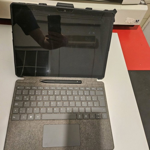 Surface Pro 11 16GB 512GB Snapdragon Elite used with case, keyboard and pen