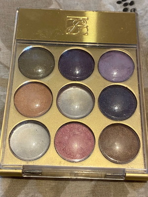 Estée Lauder Pure Color eyeshadow palette used with 7 shades