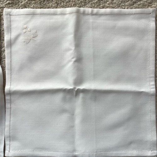 Handmade embroidered napkins set of 7 like new, for formal table