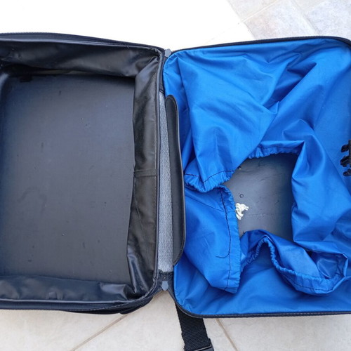 Famsa hard carrying case used, durable protective cover