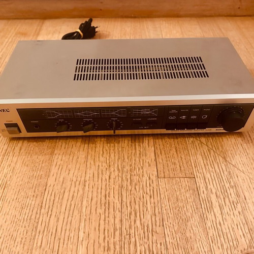 NEC sound system amplifier and turntable like new