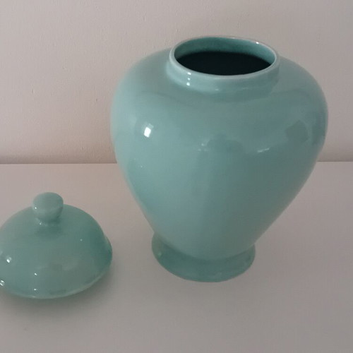 Vintage turquoise ceramic ginger jar with lid, like new