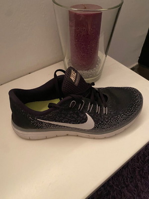 Nike sneakers athletic used, size 42, black and white