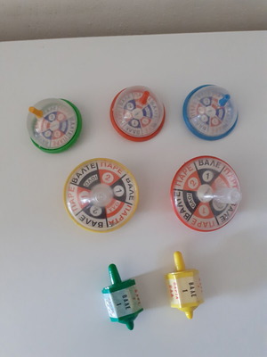 Spinning Tops like new, full set