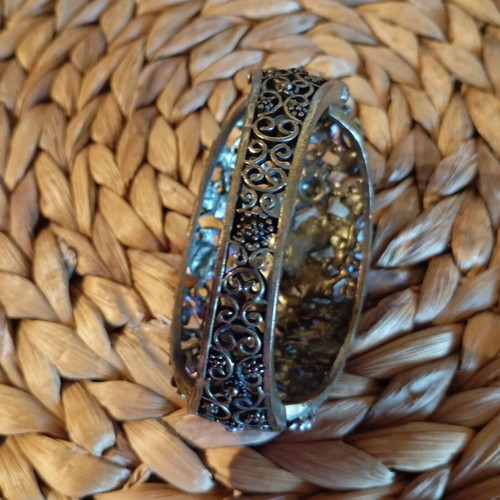Vintage bracelet new, pink, heavy and beautiful