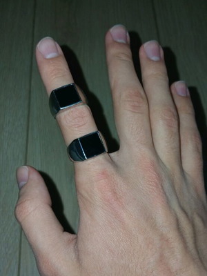 Black rings used in two sizes S and M