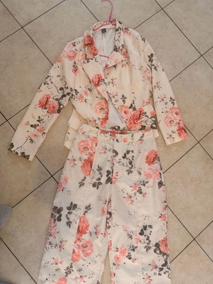 Women's cream floral suit new, size M