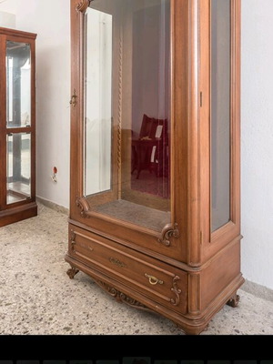 Βιτρίνα χειροποίητη μεταχειρισμένη με βελούδινη επένδυση και φωτισμό
