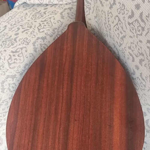 Flat mandolin like new, mahogany with Canadian cedar top, crisp sound