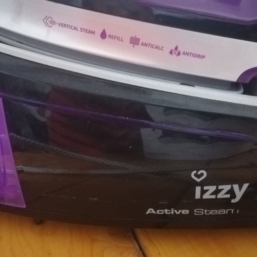 Izzy Active Steam iron