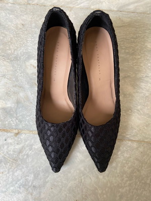 Zara pointed black pumps size 39 like new, 7cm heel